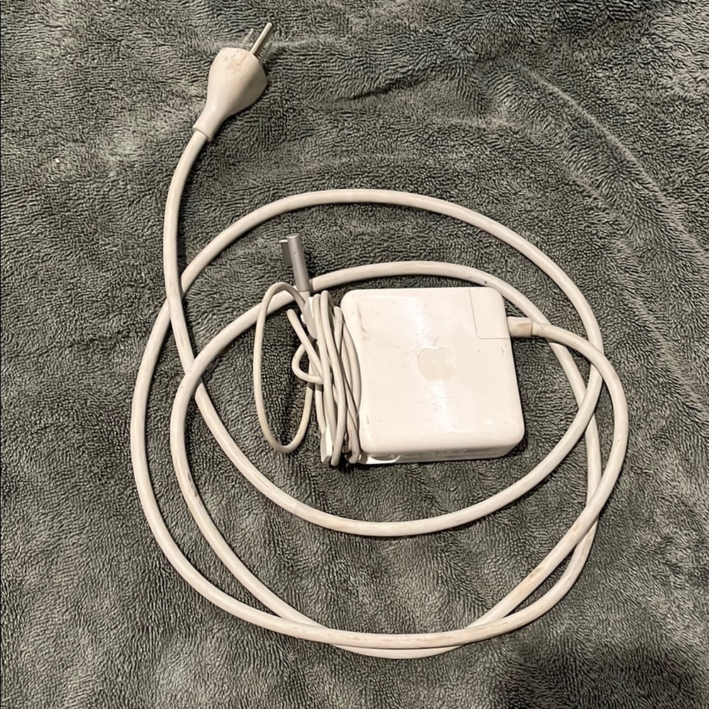 85W MagSafe Apple power charger